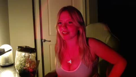 mckenziereese online show from 08-10-26, 03:43