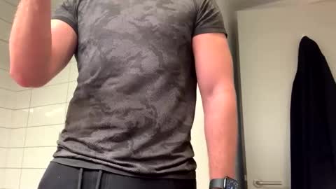 mcr8080 online show from 12-31-24, 03:20