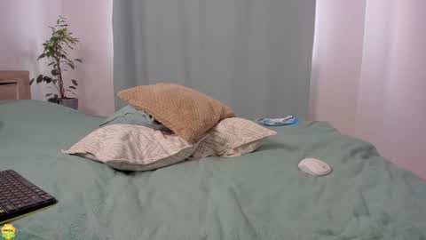 Snapshot of me__ow chatting on 02-18-25, 09:21 Nessa online show from 02-18-25, 09:21