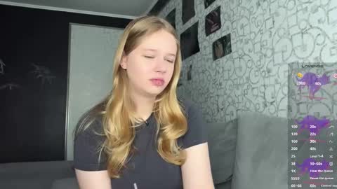 Snapshot of me_michelle chatting on 09-09-25, 01:05 Michelle online show from 09-09-25, 01:05