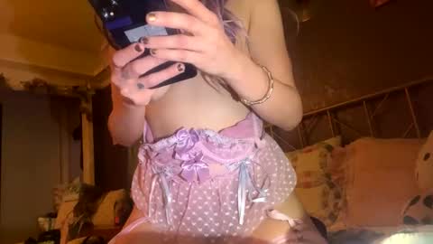 Snapshot of meadowmoon3 chatting on 09-25-25, 05:00 meadowmoon3 online show from 09-25-25, 05:00