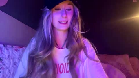 Snapshot of meadowmoon3 chatting on 01-19-26, 03:21 meadowmoon3 online show from 01-19-26, 03:21