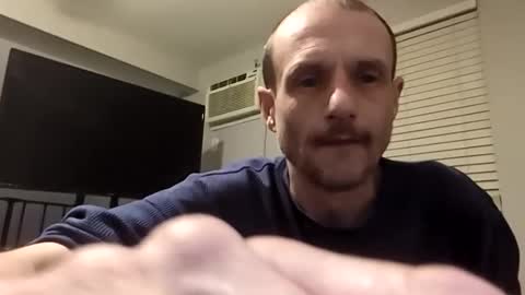 Snapshot of meanfinger chatting on 02-15-26, 03:47 Jizzy online show from 02-15-26, 03:47