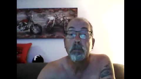 me at home online show from 09-20-25, 03:07