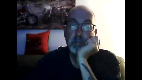 me at home online show from 04-19-26, 03:39