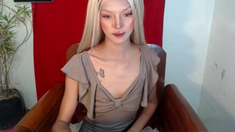 Snapshot of meaxox1 chatting on 01-14-26, 02:28 mea online show from 01-14-26, 02:28