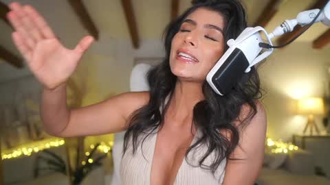 Andrea  online show from 01-24-25, 09:37