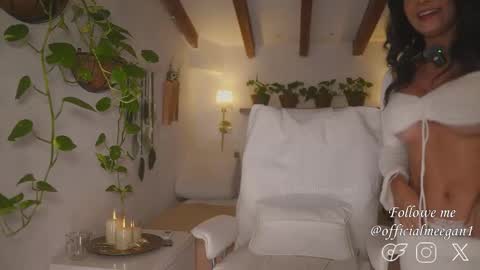 Andrea  online show from 03-25-26, 12:00