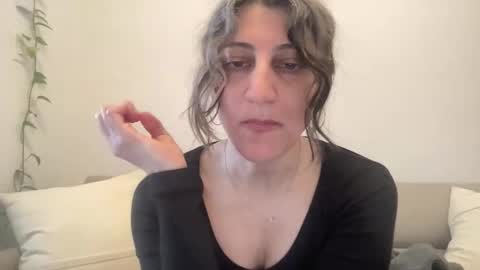 Snapshot of meena0220 chatting on 05-01-26, 04:22 Meena online show from 05-01-26, 04:22