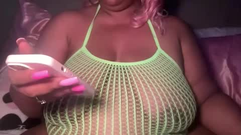 Snapshot of meetsouthernpeach chatting on 11-25-25, 05:18 Southern Peach online show from 11-25-25, 05:18