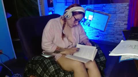 Snapshot of meg4n_420 chatting on 11-23-25, 06:02 megan online show from 11-23-25, 06:02