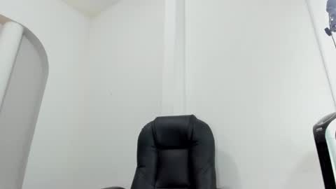 Snapshot of megan__monroe chatting on 12-03-25, 09:46 megan__monroe online show from 12-03-25, 09:46