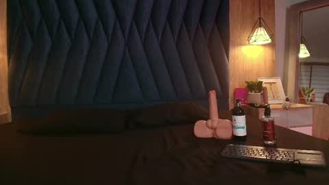 Snapshot of megan_beaumontx chatting on 06-09-26, 08:42 M E G A N online show from 06-09-26, 08:42