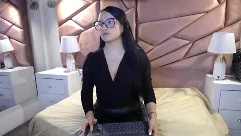 Snapshot of megan_blue5 chatting on 10-08-25, 06:49 Megan3 online show from 10-08-25, 06:49