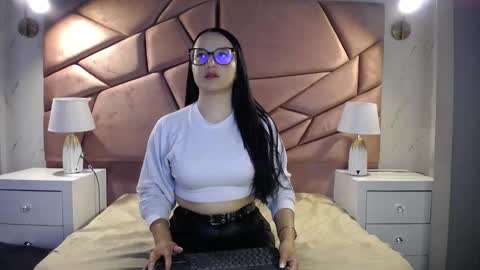 Snapshot of megan_blue5 chatting on 10-10-25, 02:38 Megan3 online show from 10-10-25, 02:38