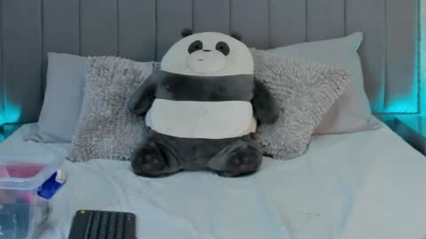 Snapshot of megan_cruzgb chatting on 01-16-25, 11:16 Carolina Paez online show from 01-16-25, 11:16