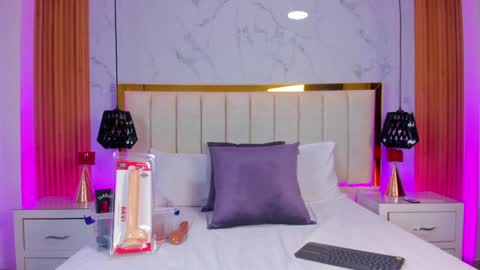 Snapshot of megan_cruzgb chatting on 02-05-25, 10:33 Carolina Paez online show from 02-05-25, 10:33