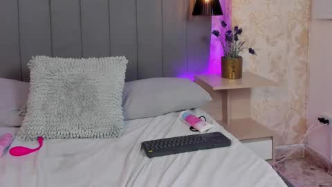 Snapshot of megan_cruzgb chatting on 02-26-25, 02:04 Carolina Paez online show from 02-26-25, 02:04