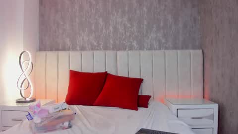 Snapshot of megan_cruzgb chatting on 02-27-25, 11:37 Carolina Paez online show from 02-27-25, 11:37