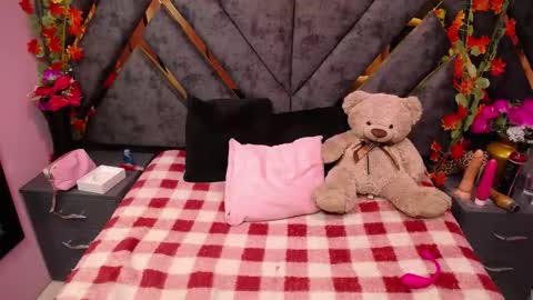 Snapshot of megan_latinn chatting on 01-14-26, 04:07 megan_latinn online show from 01-14-26, 04:07