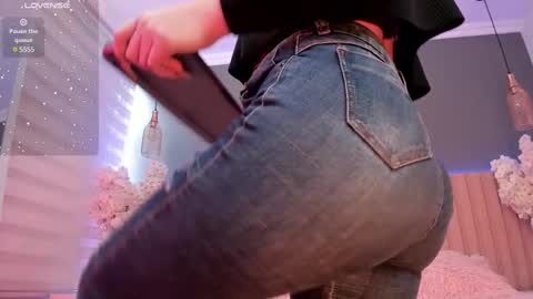 Snapshot of megan_moore__ chatting on 02-13-25, 12:11 online show from 02-13-25, 12:11