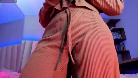 Snapshot of megan_moore__ chatting on 02-19-25, 12:00 online show from 02-19-25, 12:00