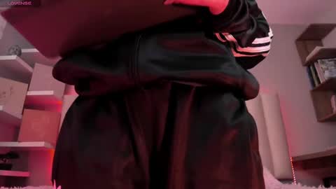 Snapshot of megan_moore__ chatting on 02-20-25, 12:04 online show from 02-20-25, 12:04