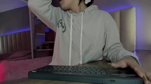 Snapshot of megan_moore__ chatting on 03-02-25, 11:39 online show from 03-02-25, 11:39