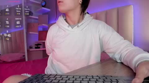 Snapshot of megan_moore__ chatting on 03-07-25, 11:40 online show from 03-07-25, 11:40