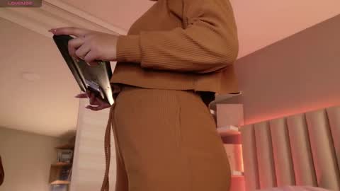 Snapshot of megan_moore__ chatting on 09-11-25, 12:05 online show from 09-11-25, 12:05