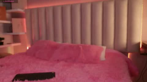 Snapshot of megan_moore__ chatting on 09-13-25, 12:05 online show from 09-13-25, 12:05