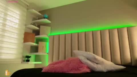 Snapshot of megan_moore__ chatting on 09-16-25, 12:06 online show from 09-16-25, 12:06