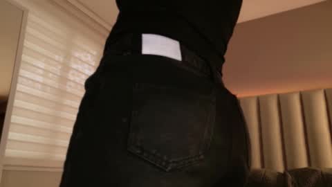 Snapshot of megan_moore__ chatting on 09-17-25, 12:07 online show from 09-17-25, 12:07