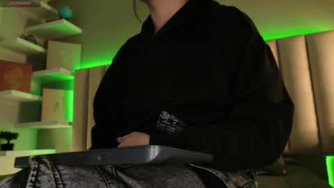 Snapshot of megan_moore__ chatting on 09-18-25, 12:07 online show from 09-18-25, 12:07