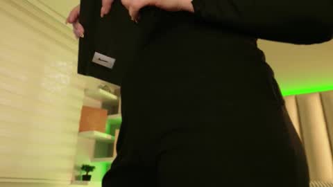 Snapshot of megan_moore__ chatting on 09-20-25, 12:06 online show from 09-20-25, 12:06