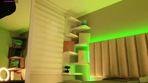 Snapshot of megan_moore__ chatting on 09-27-25, 11:59 online show from 09-27-25, 11:59