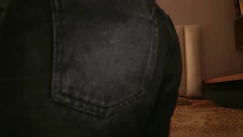 Snapshot of megan_moore__ chatting on 12-19-25, 12:12 online show from 12-19-25, 12:12