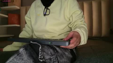 Snapshot of megan_moore__ chatting on 02-11-26, 12:21 online show from 02-11-26, 12:21