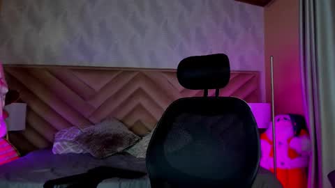 Snapshot of megan_shyne chatting on 12-04-25, 08:23 megan_shyne online show from 12-04-25, 08:23