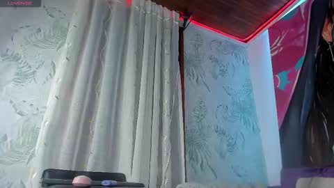 Snapshot of megan_shyne chatting on 12-19-25, 06:31 megan_shyne online show from 12-19-25, 06:31