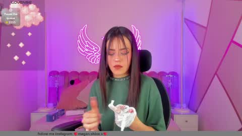 Snapshot of megan_shyne chatting on 04-05-26, 10:29 megan_shyne online show from 04-05-26, 10:29