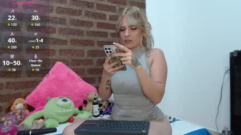 Snapshot of megancolins1 chatting on 09-29-25, 09:41 ---Megan--- online show from 09-29-25, 09:41
