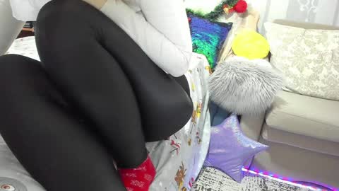Snapshot of meganfox3325 chatting on 12-21-24, 08:50 Nicki--------- Welcome to my Room online show from 12-21-24, 08:50