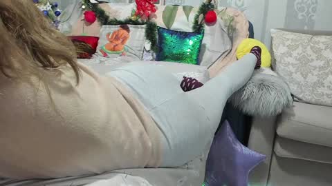 Snapshot of meganfox3325 chatting on 01-15-25, 07:01 Nicki--------- Welcome to my Room online show from 01-15-25, 07:01