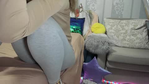 Snapshot of meganfox3325 chatting on 01-27-25, 06:41 Nicki--------- Welcome to my Room online show from 01-27-25, 06:41