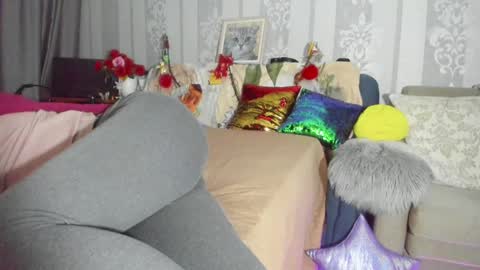 Snapshot of meganfox3325 chatting on 02-12-25, 06:51 Nicki--------- Welcome to my Room online show from 02-12-25, 06:51