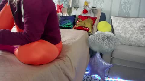 Snapshot of meganfox3325 chatting on 02-22-25, 07:56 Nicki--------- Welcome to my Room online show from 02-22-25, 07:56