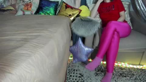 Snapshot of meganfox3325 chatting on 03-04-25, 06:29 Nicki--------- Welcome to my Room online show from 03-04-25, 06:29
