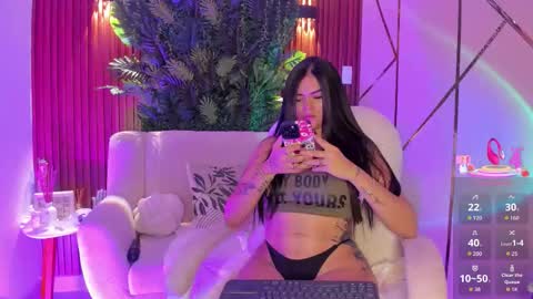 Snapshot of meganfox9 chatting on 02-12-26, 06:03 Megan Nice to meet you online show from 02-12-26, 06:03