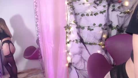 Snapshot of meganlk chatting on 11-06-25, 10:32 MEGAN online show from 11-06-25, 10:32